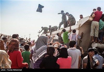 توزیع کمک های بشردوستانه از جمله چادر، پتو و مواد غذایی برای آوارگان سوری در عراق