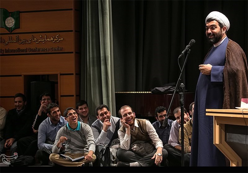 استقبال کم‌نظیر دانشجویان از «کلاس مجردها»ی شهاب مرادی در دانشگاه شهید‌بهشتی