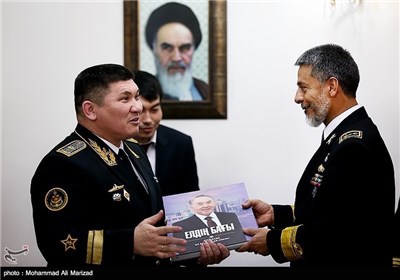  Iranian, Kazakh Navy Commanders Meet in Tehran
