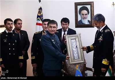  Iranian, Kazakh Navy Commanders Meet in Tehran