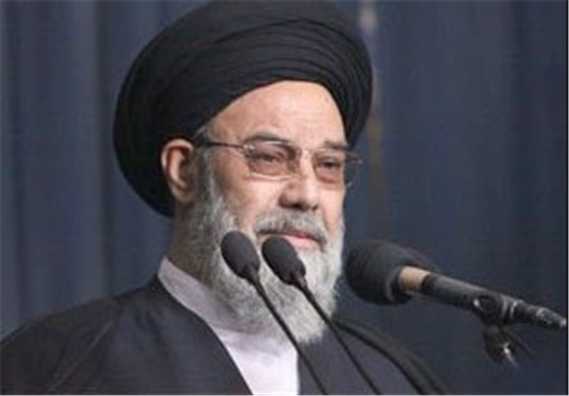 انتقاد امام جمعه اصفهان از نحوه اعطای سبد کالا و واگذاری یارانه به مردم