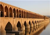 پل‌های تاریخی اصفهان به حفاظ مجهز می‌شوند