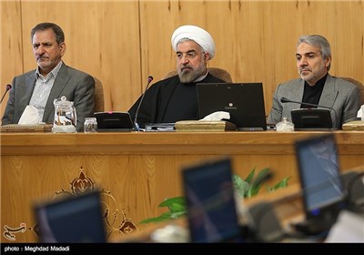 حسن روحانی رئیس جمهور، نوبخت سخنگوی دولت و جهانگیری معاون اول رئیس جمهور در جلسه هیئت دولت