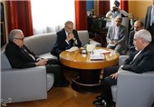 Zarif, Brahimi Consult on Syria in Geneva