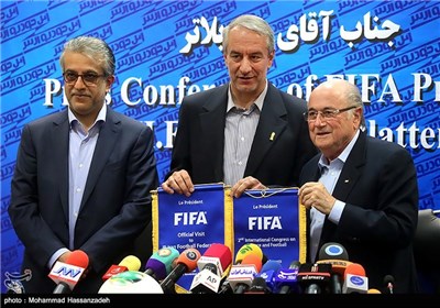 سپ بلاتر رئیس فیفا و علی کفاشیان رئیس فدراسیون فوتبال ایران 