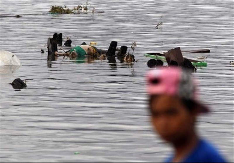 Haiyan Landfall in Vietnam as Hundreds of Thousands Flee in Fear of Devastation