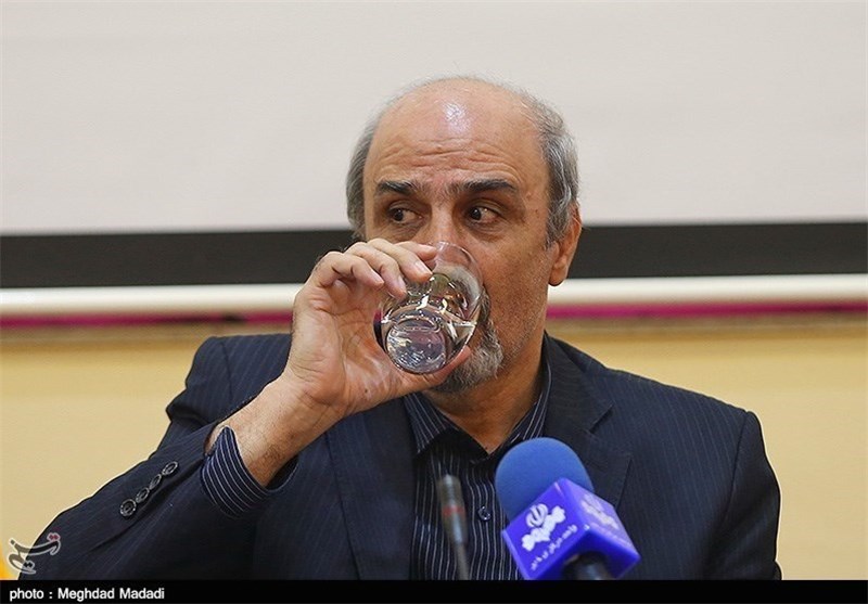 آیا وزیر ورزش در ماجرای تبریز آدرس اشتباه به مردم نمی‌دهد؟