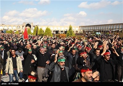 Shiite Muslims in Iran Mourn Ashura