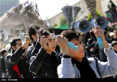 Shiite Muslims in Iran Mourn Ashura