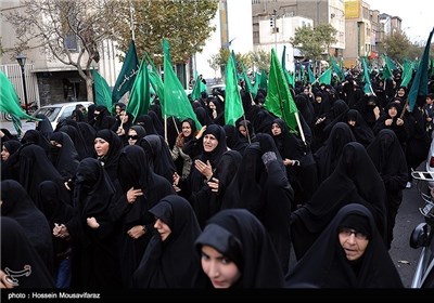 Shiite Muslims in Iran Mourn Ashura