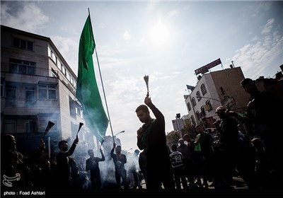 Shiite Muslims in Iran Mourn Ashura