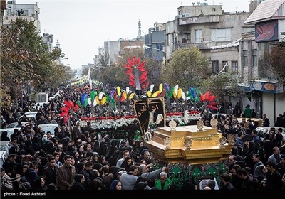 Shiite Muslims in Iran Mourn Ashura