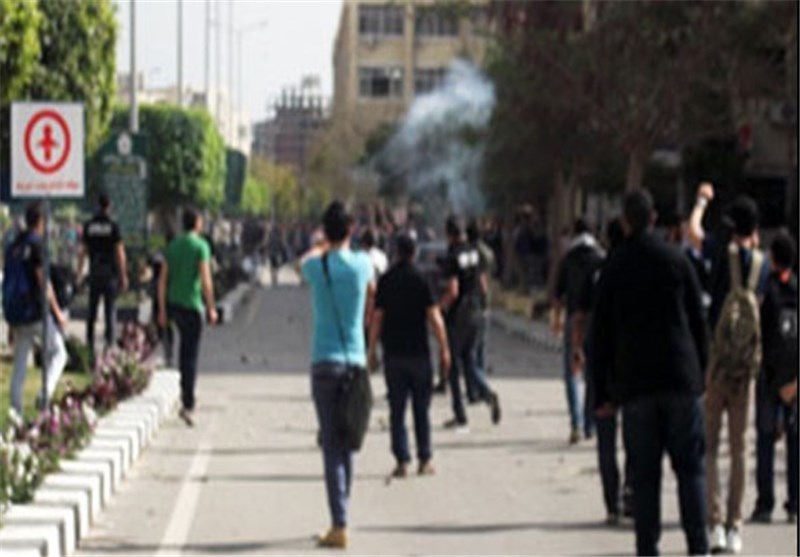 Police Fire Tear Gas at Cairo Protesters