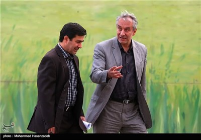 حضور کفاشیان در دیدار دوستانه تیمهای امید و گسترش فولاد تبریز