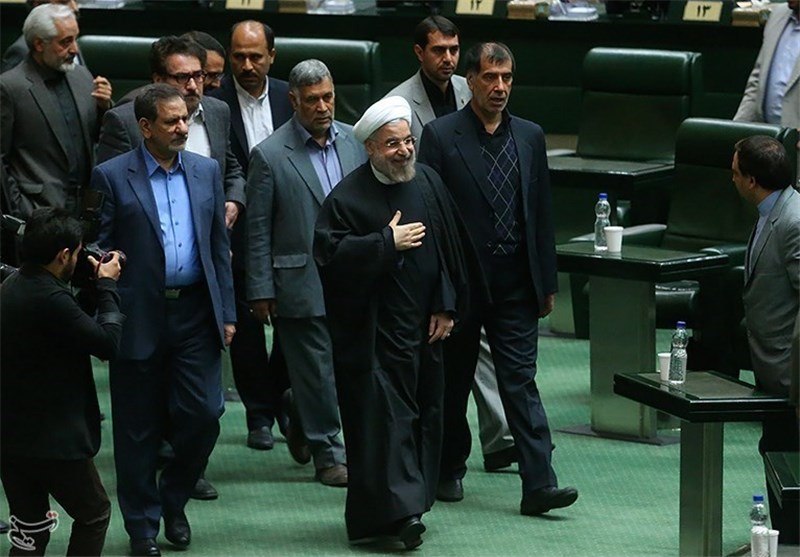 فردا؛ پخش زنده تقدیم لایحه بودجه 93 به مجلس/ قرائت گزارش عملکرد یک ساله برنامه پنجم توسط روحانی