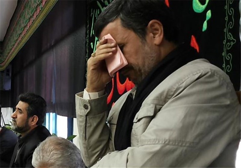 حضور احمدی نژاد در جمع عزاداران حسینی در حرم کریمه اهل بیت(س)