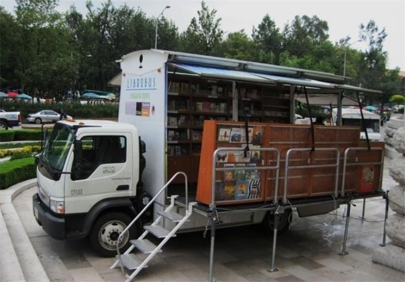 تهران| 3 دستگاه اتوبوس کتابخانه سیار به استان خوزستان اعزام شد
