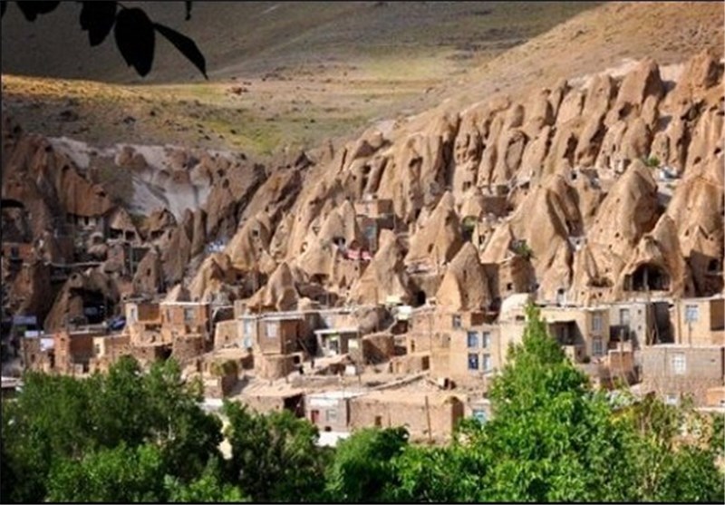 سرریز جمعیت روستای تاریخی کندوان در مرحله پی‌سازی است