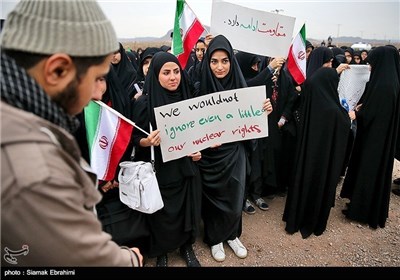 Iran’s Fordo N. Plant Surrounded by Human Chain