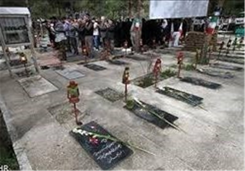 12 گلزار شهدای بوشهر غبارروبی شد