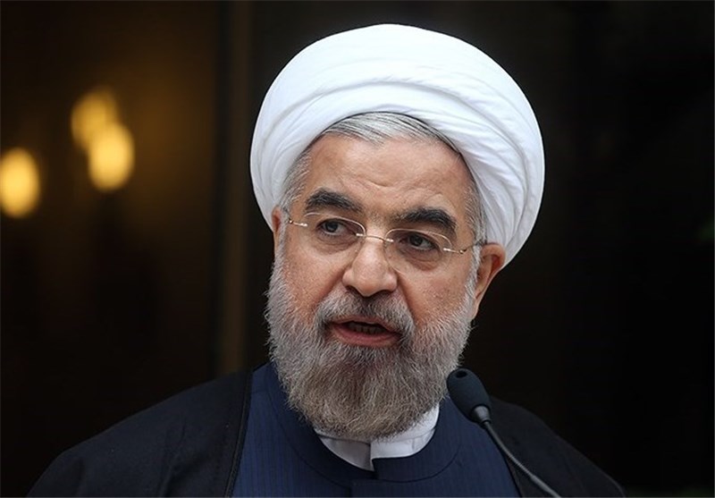 Rouhani Visits Quake-Hit Regions in Iran&apos;s Southern Province