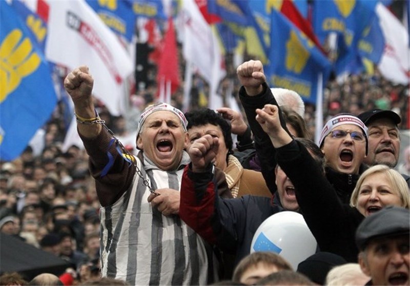 ادامه اعتراضات خیابانی مردم اوکراین علی رغم هشدار پلیس