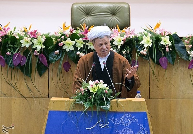 هاشمی رفسنجانی از مرکز سالمندان بهارستان کرمان بازدید کرد