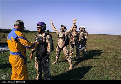 Free-fall Skydiving Exercises by Iranian Basij Forces