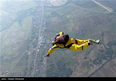 Free-fall Skydiving Exercises by Iranian Basij Forces