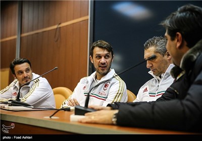 پائولو مالدینی، دنیل ماسارو و ماسیمو در کنفرانس خبری بعد از بازی پرسپولیس و میلان