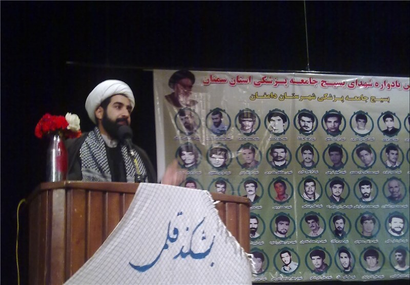 شهدا بیابان‌های جبهه را به دانشگاه ایمان و بندگی بدل کردند