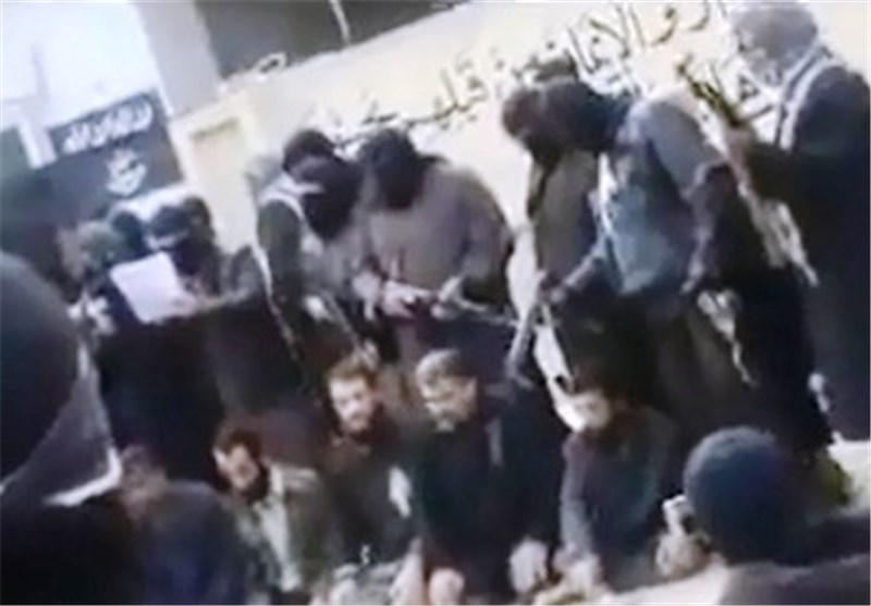 داعش» تنشر صور إعدام حسن جزرة ورفاقه