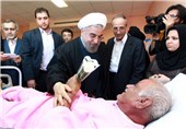 عیادت رئیس‌جمهور از مصدومان زلزله دشتستان/ هدیه روحانی به مصدوم 4ساله زلزله دشتستان