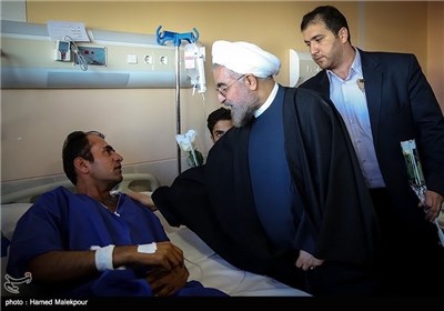 President Rouhani Visits Quake-Hit Regions in Bushehr