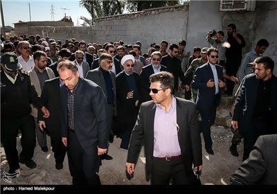 President Rouhani Visits Quake-Hit Regions in Bushehr