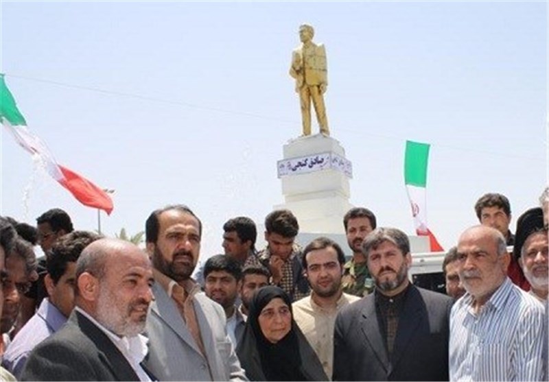 نصب تندیس شهدای بوشهر در معابر شهرها و روستاها