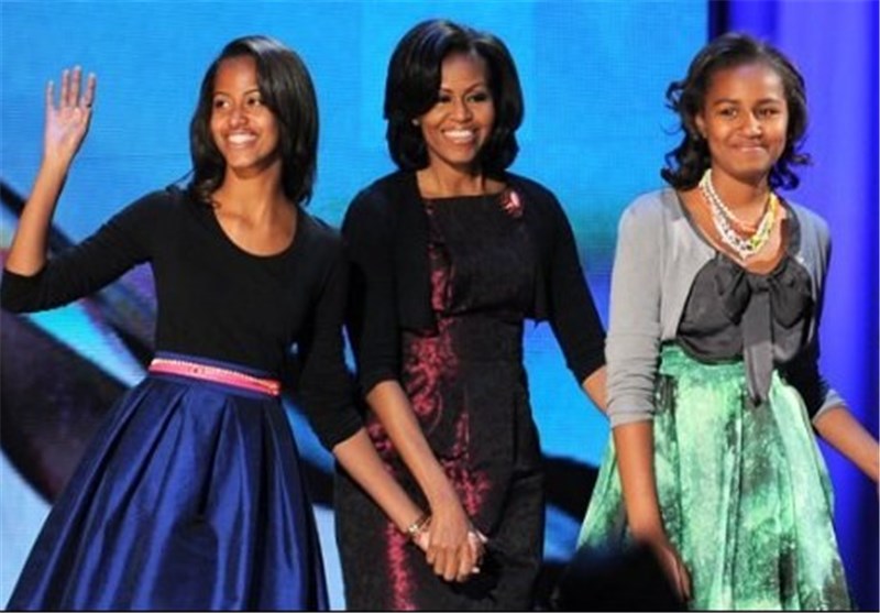 Barack and Michelle Obama Restrict Facebook for Their Daughters