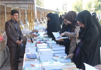 نمایشگاه عکس و کتاب در مصلی زابل برگزار شد