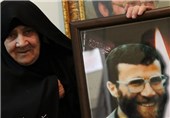 پیکر مادر شهید بروجردی &quot;مسیح کردستان&quot; تشییع شد