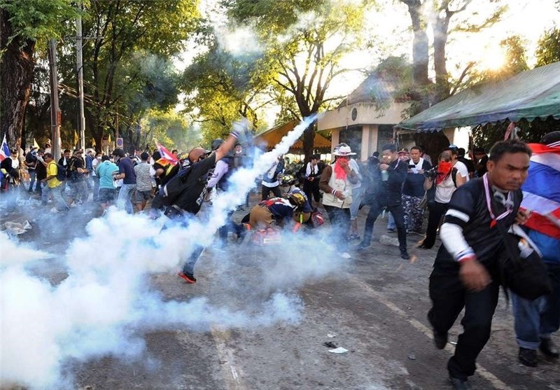 Thai Red Shirts Prepare Rally to Back PM against Protesters