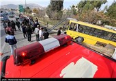  تصادف یک دستگاه پژو با اتوبوس شرکت واحد در کمربندی شیراز