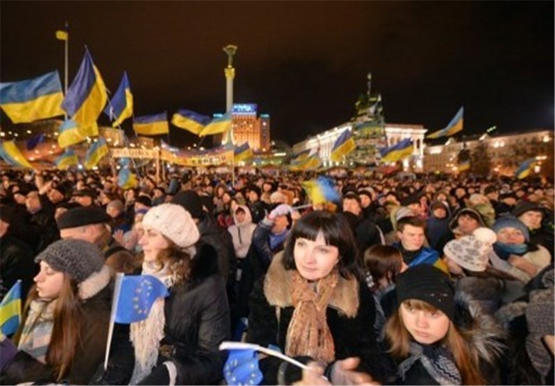 Kiev Protesters Gather, EU Dangles Aid Promise