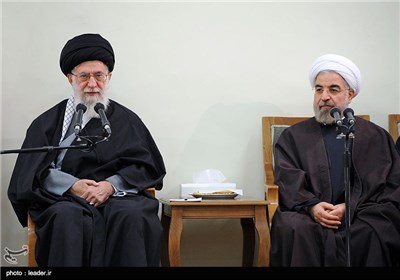 مقام معظم رهبری و حجت الاسلام حسن روحانی رئیس جمهور و رئیس شورای عالی انقلاب فرهنگی