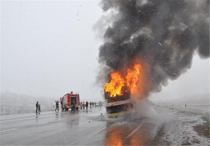 آتش‌سوزی اتوبوس در محور سنندج-دیواندره هیچ تلفات جانی نداشت