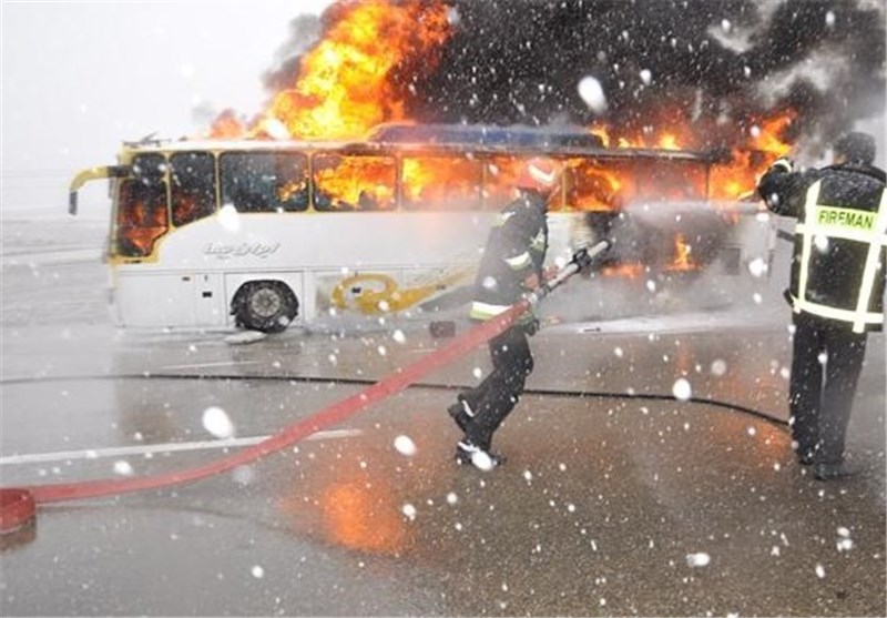 آخرین جزئیات از حریق اتوبوس دانشجویان دختر شیرازی در یزد / 8 دانشجو به بیمارستان منتقل شدند