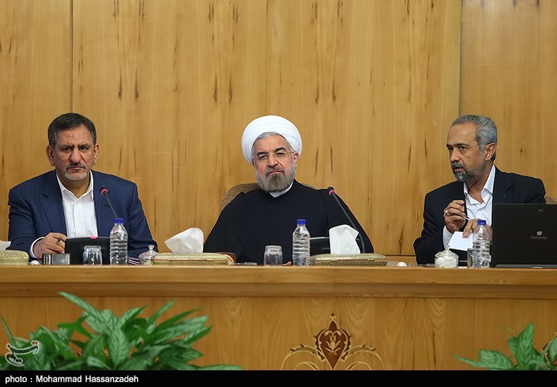 واحد پول ایران تومان و برابر 10 ریال تعیین شد