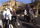 هدیه پلیس به موتورسیکلت سواران در هفته کرامت + فیلم