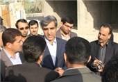 استاندار بوشهر با آسیب دیدگان زلزله شنبه همدردی کرد