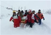نجات مادر باردار و اسکان 367 نفر در بارش برف اصفهان