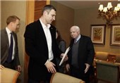 دیدار مک کین با رهبران مخالف اوکراین
